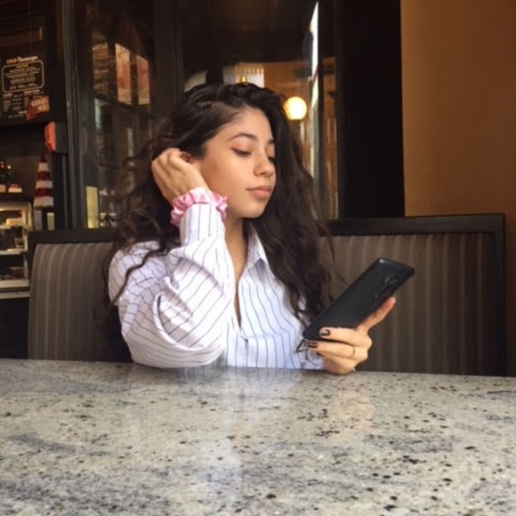 Meet your Posher, Monique - Picture 2 of 6